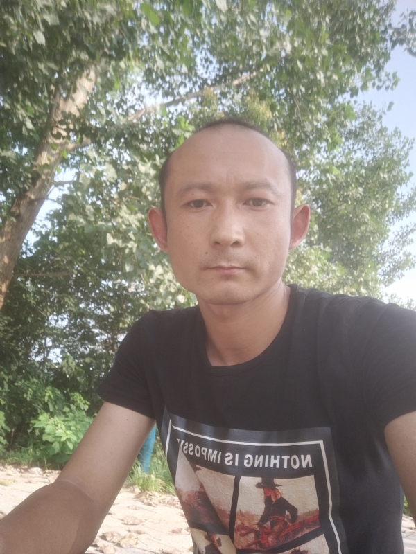 80大叔的第一张照片--南通相亲服务中心