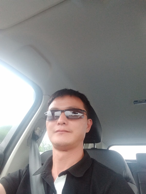 孤独的男人的第一张照片--南通相亲服务中心