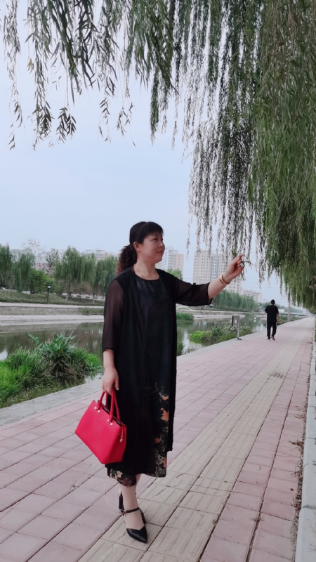 周本玲的第一张照片--南通相亲服务中心