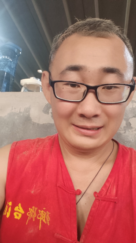 黑黑一笑的第二张照片--南通相亲服务中心