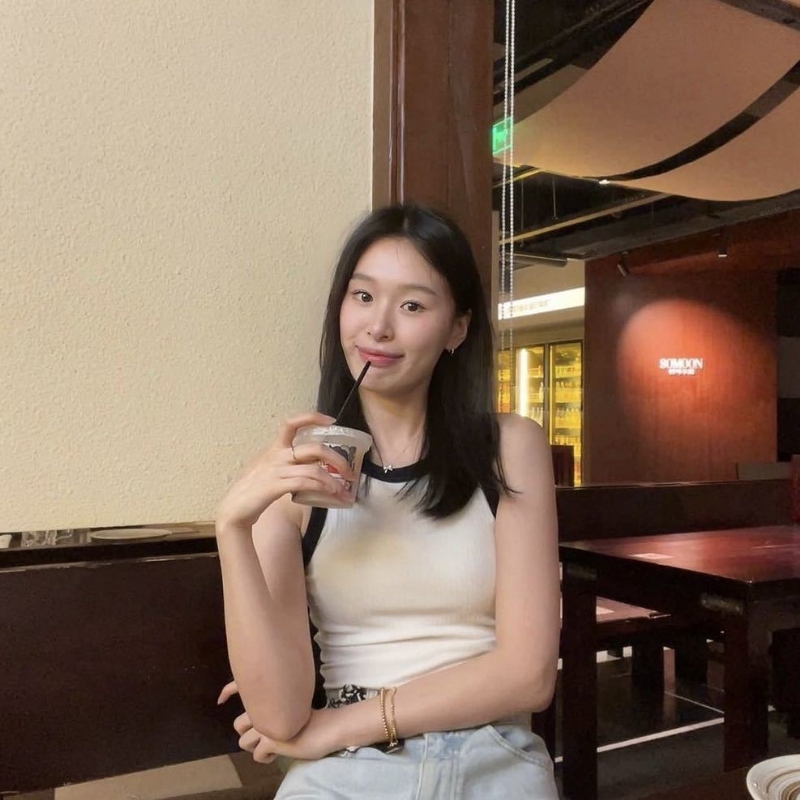 羽毛的第一张照片--南通相亲服务中心